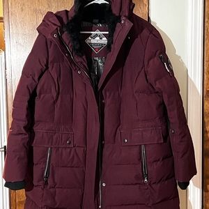 Alpine north outerwear Burgundy down jacket – size XL
